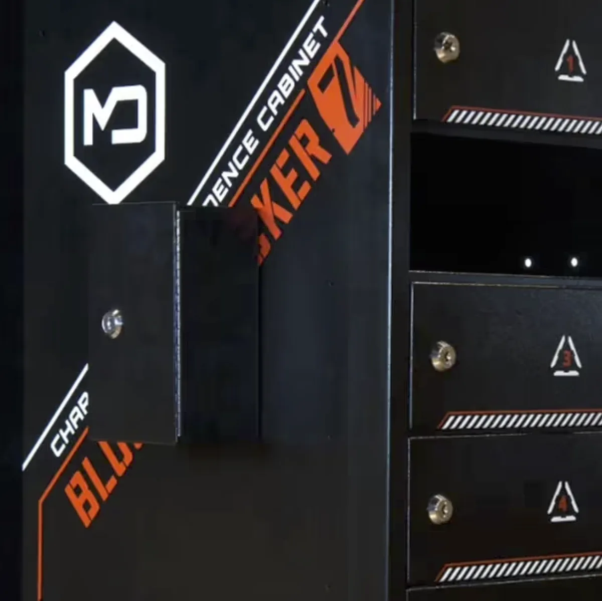 Un casier ouvert de l’armoire Blocker Locker 7, vu de près