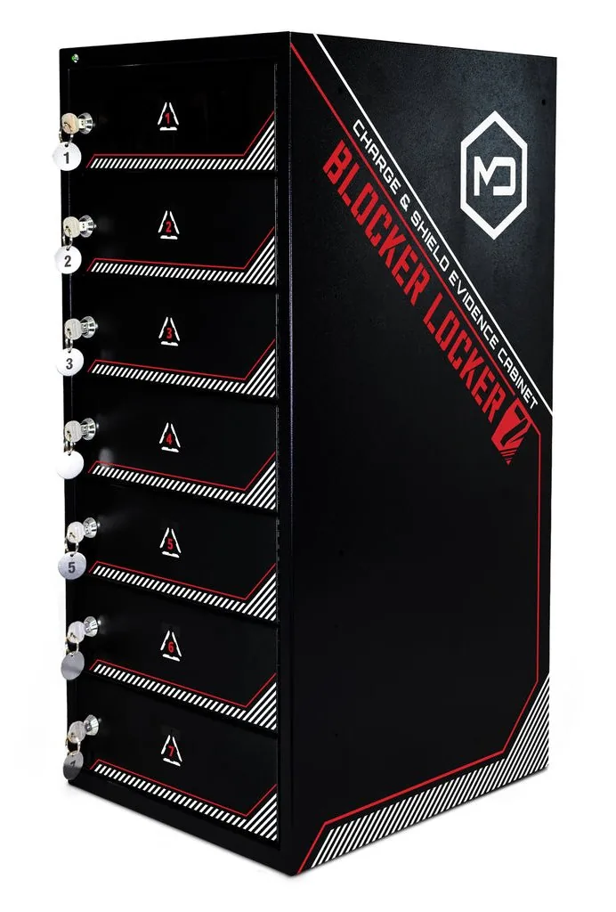 L’armoire Blocker Locker 7 et ses sept casiers, vue de trois quarts