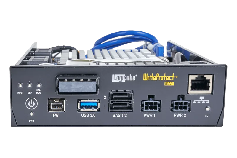La façade du WriteProtect-BAY de près, ports FireWire, USB 3.0, SAS 1/2 et alimentation