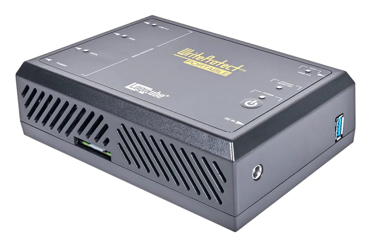 Le WriteProtect-PORTABLE de trois quarts arrière, logement PCIe et connecteur d’alimentation