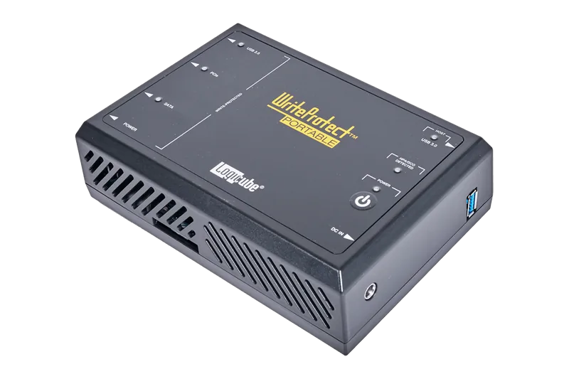 Le WriteProtect-PORTABLE de trois quarts droit, ouïes de ventilation et port USB 3.0