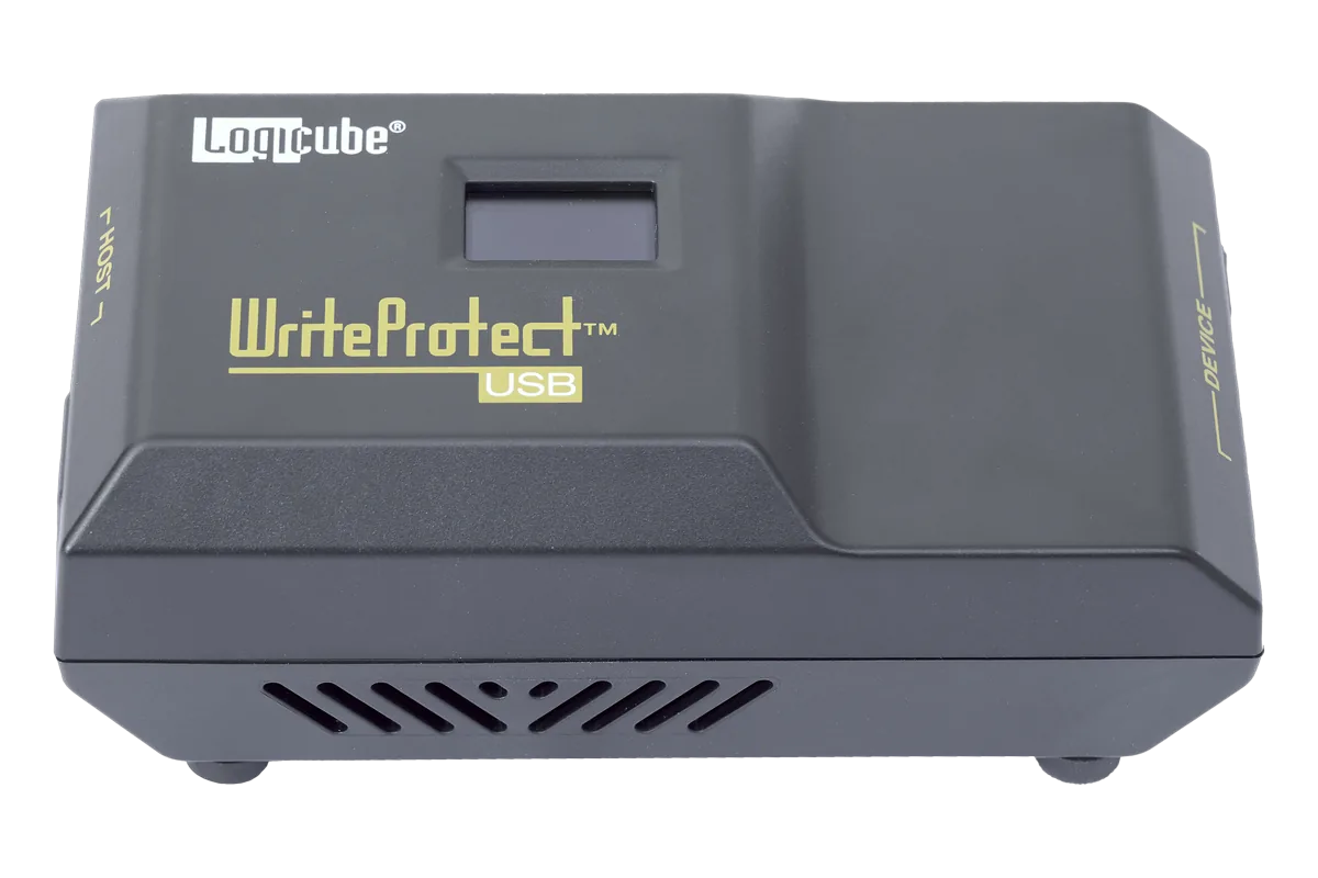 Le WriteProtect-USB de Logicube de trois quarts, capot incliné et sérigraphie