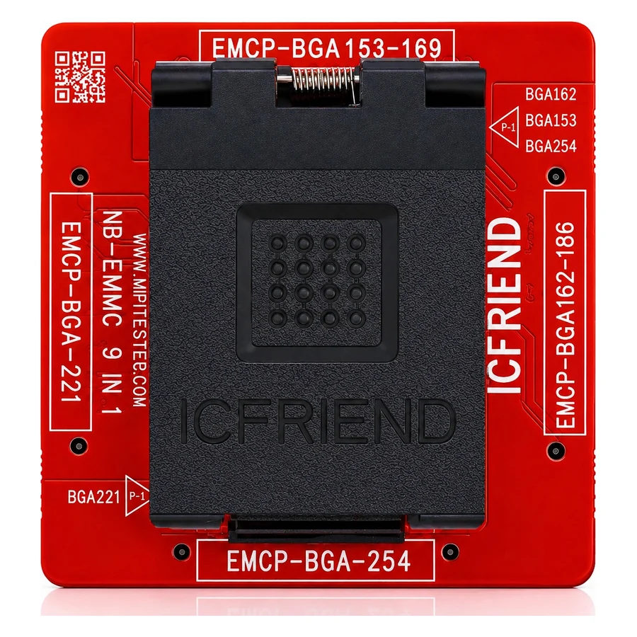 Le support eMMC 9-en-1 d’iCFriend, couvercle fermé, sur sa carte rouge