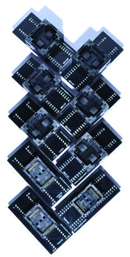 Les adaptateurs ZIF du kit standard VNR, empilés : supports BGA, LGA60 et TSOP48
